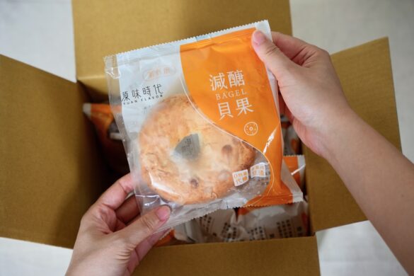 告別悶熱與潮濕，SANSUI 山水白立方殺菌除濕機 16L來了！不只是一台除濕機，它用超大除濕力與獨家雙 UV Plus 殺菌技術，讓家裡每個角落都能呼吸到乾爽清新的空氣。這不僅僅是一台機器，它是家庭舒適度的守護者，一天最低只用 0.4 度電，經濟又環保，讓你的荷包輕鬆很多。