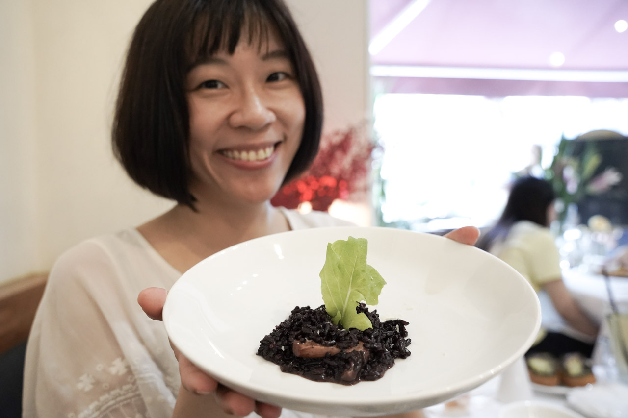 「菲菲花園」這間餐廳是在台中具有非常高人氣的老字號義式餐廳，我在Google地圖 查到評價有高達 4.5 星，網友評價台中美食也是一再推薦，從餐點製作，環境氛圍，服務親切，各式讚不絕口的評價不勝枚舉。