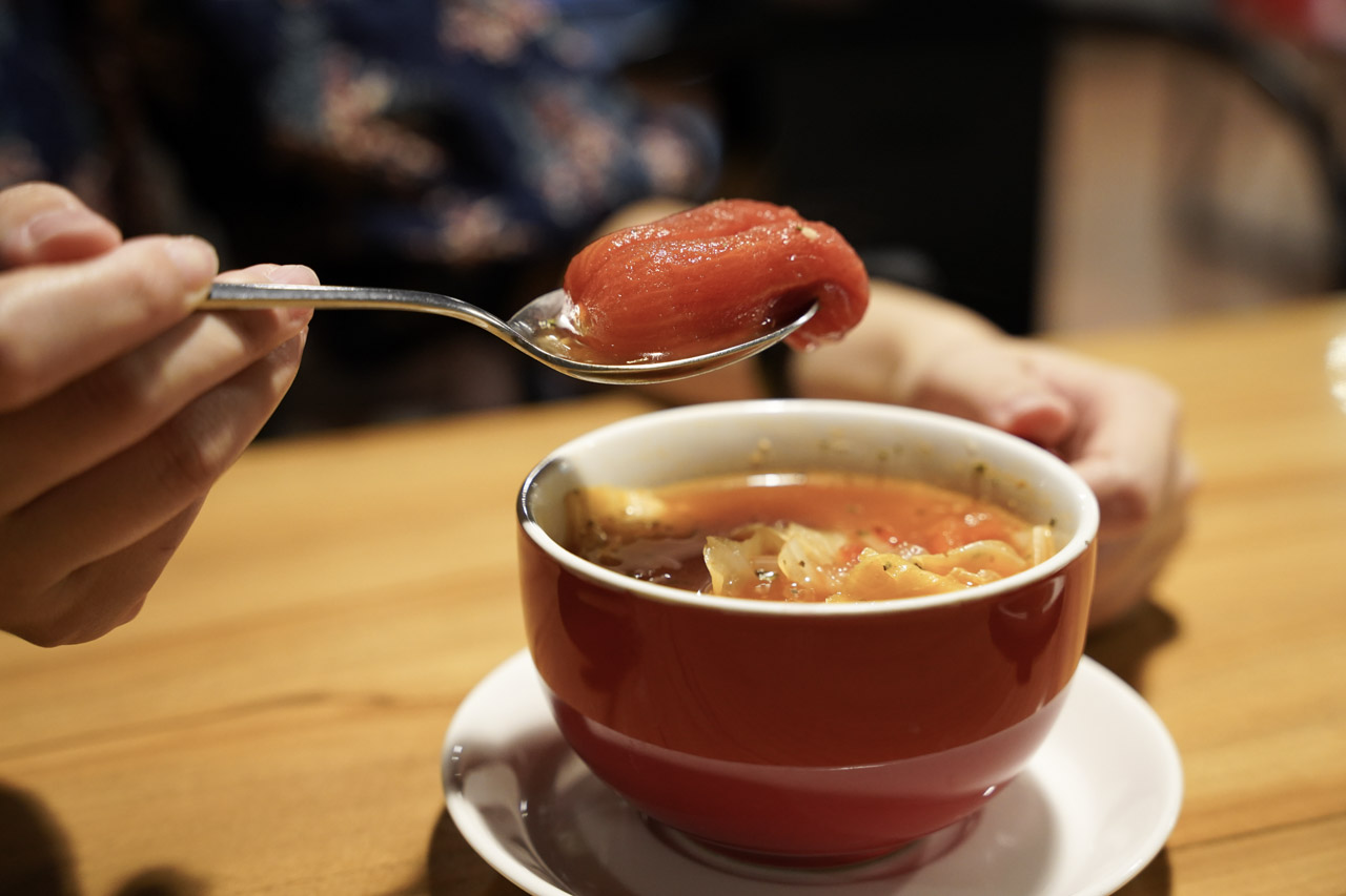 In My Home 義式小餐館用餐體驗非常好，餐點好吃，用料實在沒話說，燈光氣氛佈置讓人心情放鬆，整體環境舒適，很適合當作假日親子餐廳選擇，開車來的話對面仁愛公園剛好有停車場，非常好停車。