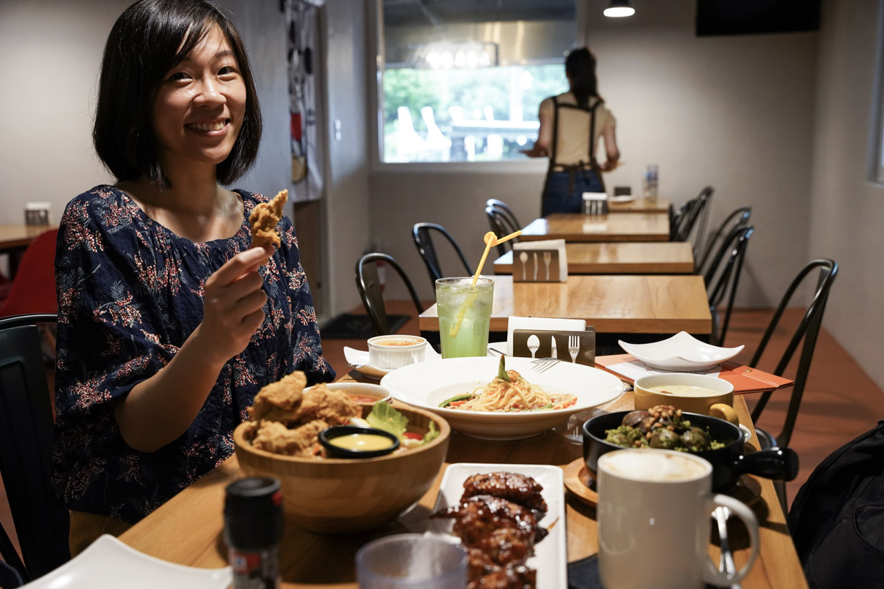 In My Home 義式小餐館用餐體驗非常好，餐點好吃，用料實在沒話說，燈光氣氛佈置讓人心情放鬆，整體環境舒適，很適合當作假日親子餐廳選擇，開車來的話對面仁愛公園剛好有停車場，非常好停車。