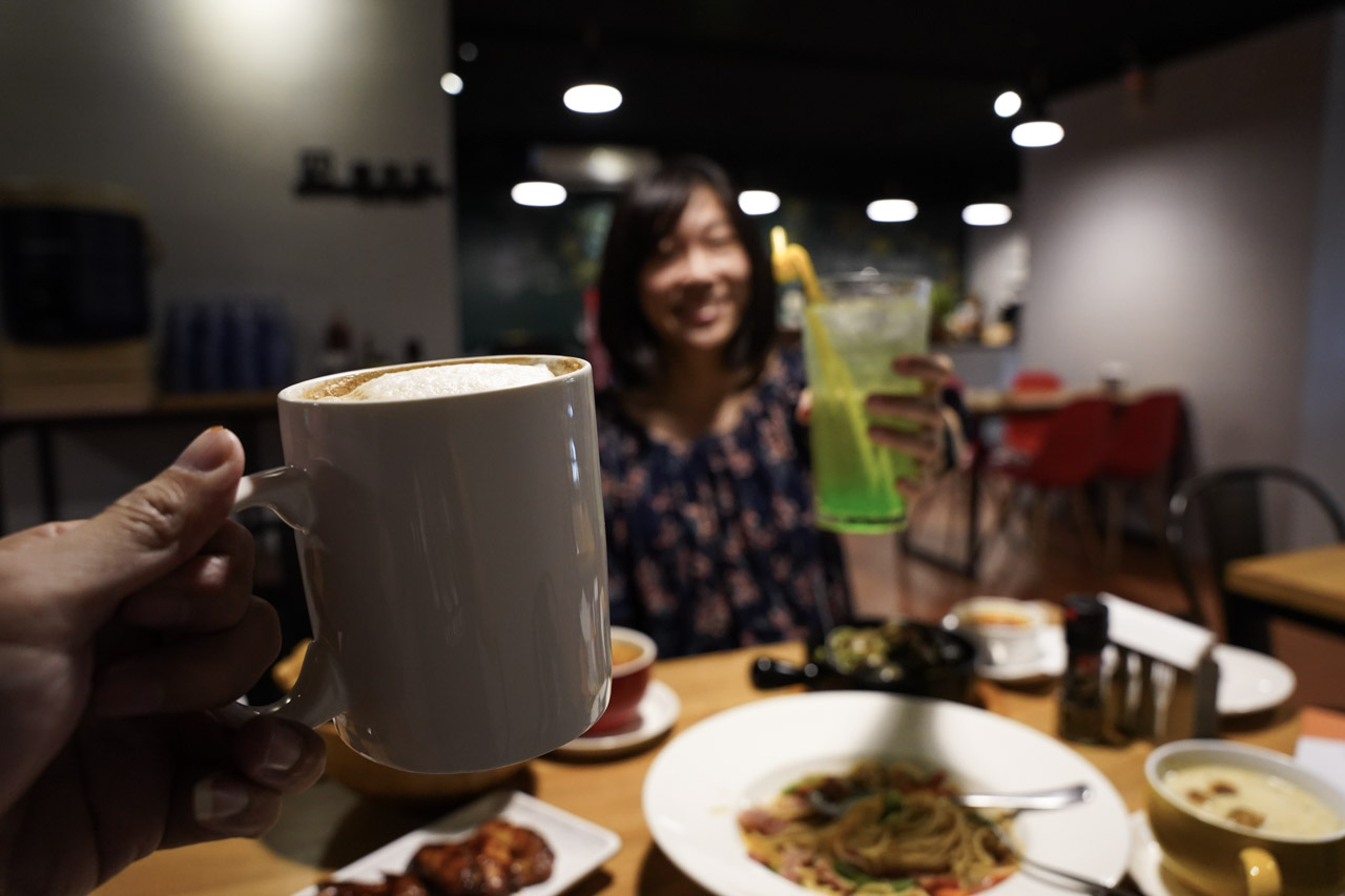 In My Home 義式小餐館用餐體驗非常好，餐點好吃，用料實在沒話說，燈光氣氛佈置讓人心情放鬆，整體環境舒適，很適合當作假日親子餐廳選擇，開車來的話對面仁愛公園剛好有停車場，非常好停車。