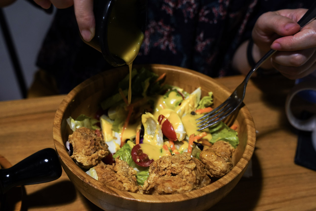 In My Home 義式小餐館用餐體驗非常好，餐點好吃，用料實在沒話說，燈光氣氛佈置讓人心情放鬆，整體環境舒適，很適合當作假日親子餐廳選擇，開車來的話對面仁愛公園剛好有停車場，非常好停車。