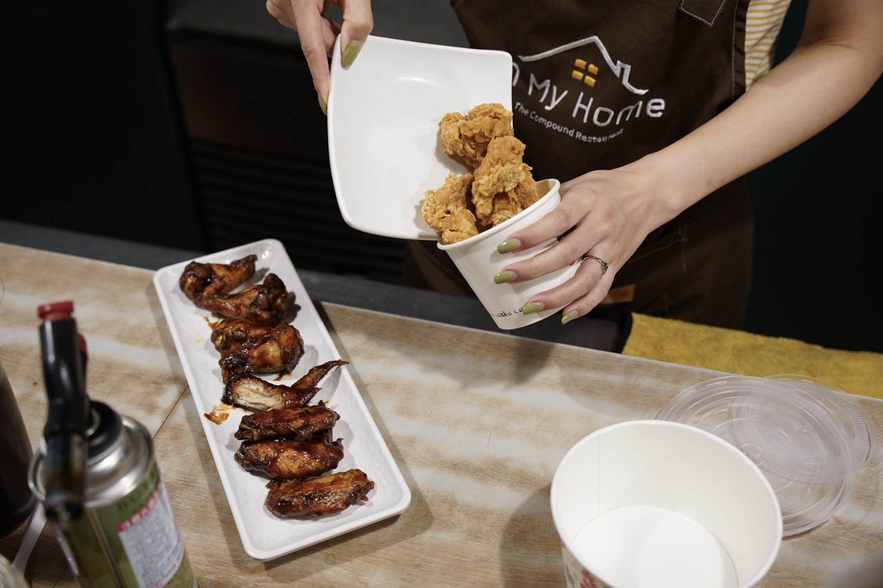 In My Home 義式小餐館用餐體驗非常好，餐點好吃，用料實在沒話說，燈光氣氛佈置讓人心情放鬆，整體環境舒適，很適合當作假日親子餐廳選擇，開車來的話對面仁愛公園剛好有停車場，非常好停車。