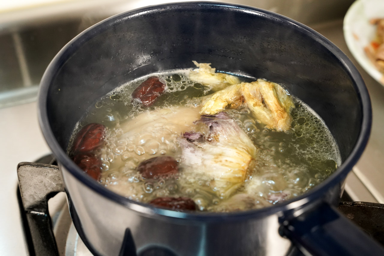 最近發現 樂煮 Let's Cook，有提供生鮮食材箱訂購服務，輕鬆完成樂煮餐，肚子的五臟廟要顧好顧滿，現在多了一項解決方案，只要提前訂購就可以在指定時間收到，裡面都是準備好的懶人料理包而且是食材原型，省去採購晚餐食材的時間，健康又安心。