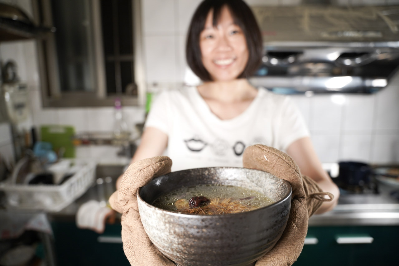 最近發現 樂煮 Let's Cook，有提供生鮮食材箱訂購服務，輕鬆完成樂煮餐，肚子的五臟廟要顧好顧滿，現在多了一項解決方案，只要提前訂購就可以在指定時間收到，裡面都是準備好的懶人料理包而且是食材原型，省去採購晚餐食材的時間，健康又安心。