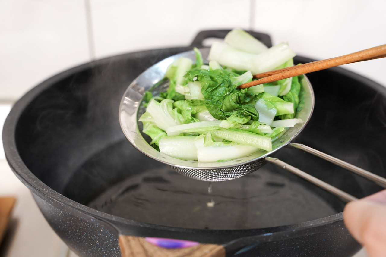 最近發現 樂煮 Let's Cook，有提供生鮮食材箱訂購服務，輕鬆完成樂煮餐，肚子的五臟廟要顧好顧滿，現在多了一項解決方案，只要提前訂購就可以在指定時間收到，裡面都是準備好的懶人料理包而且是食材原型，省去採購晚餐食材的時間，健康又安心。