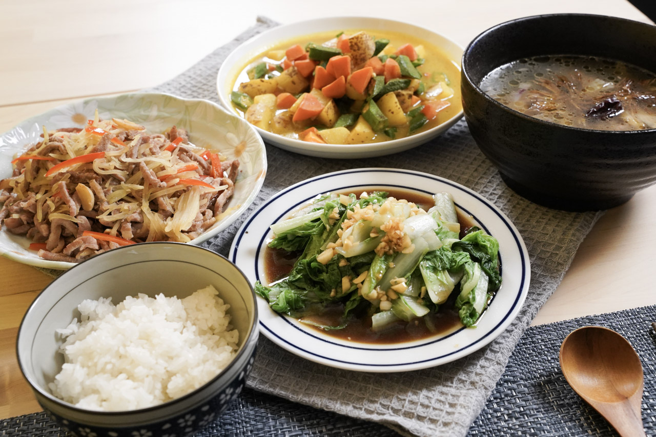 最近發現 樂煮 Let's Cook，有提供生鮮食材箱訂購服務，輕鬆完成樂煮餐，肚子的五臟廟要顧好顧滿，現在多了一項解決方案，只要提前訂購就可以在指定時間收到，裡面都是準備好的懶人料理包而且是食材原型，省去採購晚餐食材的時間，健康又安心。