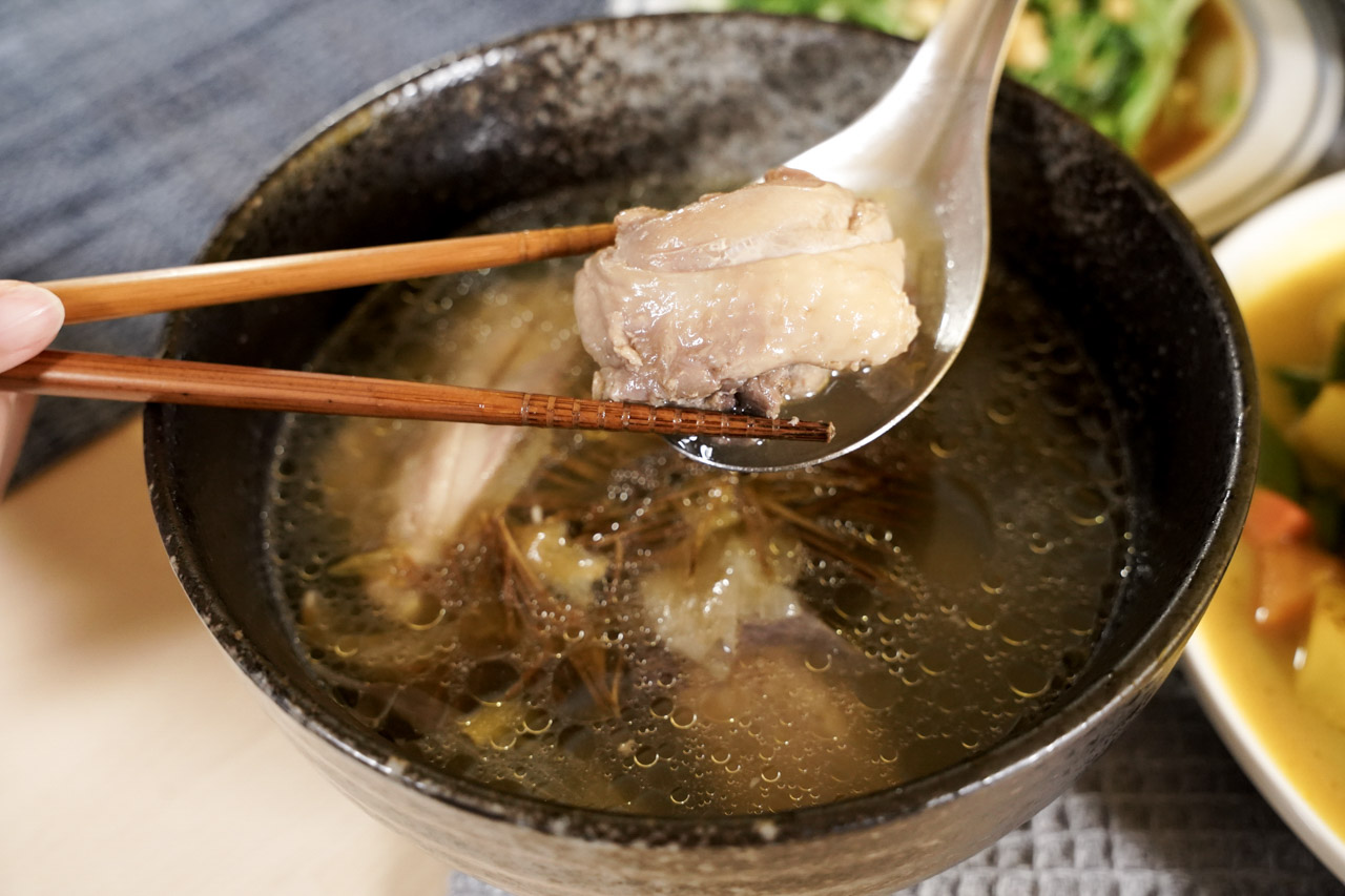 最近發現 樂煮 Let's Cook，有提供生鮮食材箱訂購服務，輕鬆完成樂煮餐，肚子的五臟廟要顧好顧滿，現在多了一項解決方案，只要提前訂購就可以在指定時間收到，裡面都是準備好的懶人料理包而且是食材原型，省去採購晚餐食材的時間，健康又安心。