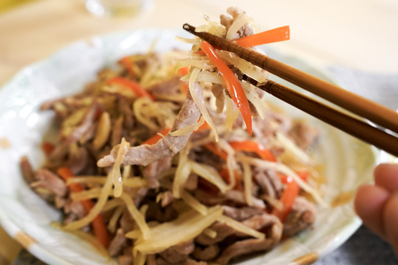 最近發現 樂煮 Let's Cook，有提供生鮮食材箱訂購服務，輕鬆完成樂煮餐，肚子的五臟廟要顧好顧滿，現在多了一項解決方案，只要提前訂購就可以在指定時間收到，裡面都是準備好的懶人料理包而且是食材原型，省去採購晚餐食材的時間，健康又安心。