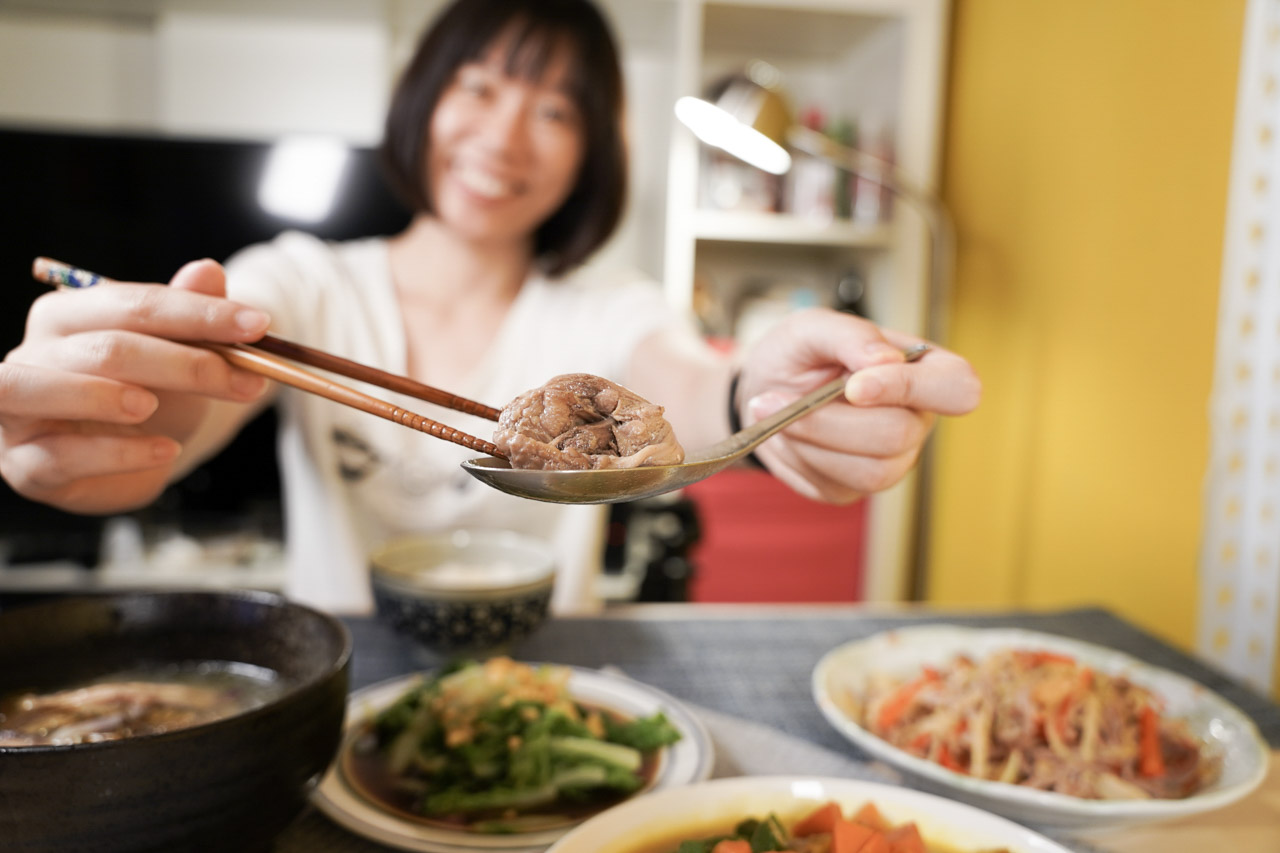 最近發現 樂煮 Let's Cook，有提供生鮮食材箱訂購服務，輕鬆完成樂煮餐，肚子的五臟廟要顧好顧滿，現在多了一項解決方案，只要提前訂購就可以在指定時間收到，裡面都是準備好的懶人料理包而且是食材原型，省去採購晚餐食材的時間，健康又安心。