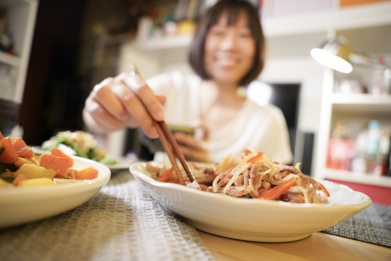 最近發現 樂煮 Let's Cook，有提供生鮮食材箱訂購服務，輕鬆完成樂煮餐，肚子的五臟廟要顧好顧滿，現在多了一項解決方案，只要提前訂購就可以在指定時間收到，裡面都是準備好的懶人料理包而且是食材原型，省去採購晚餐食材的時間，健康又安心。