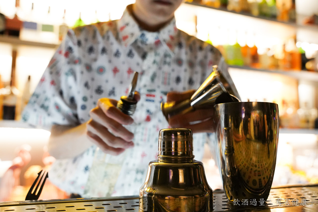 隱身於西門町酒吧的「成都玖肆 CHENDU 94」充滿華麗又帶著復古風的特色調酒吧，每一杯都值得品嚐！