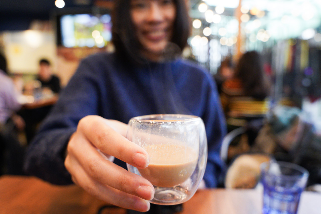 意享美式廚房的LUNA HANDMADE DESSERT甜點部份真的跟我滿滿的期待一樣驚艷沒有失望，香草草莓優格千層太好吃了超級大推，貝里斯皇家奶茶也同時收錄到我個人喜好美食口袋名單之中了，不虧是號稱「美式餐廳耽誤的甜點店」跟「地表最強千層蛋糕」。