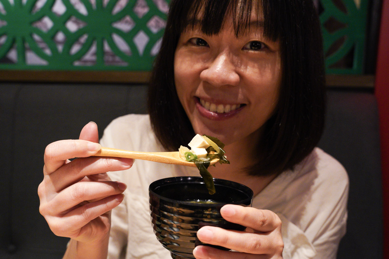 大河屋是一間結合日式居酒屋與屋台料理精神的日式餐廳，用日本燒肉職人的精神，嚴選新鮮食材，以獨門燒肉醬汁調製的大河屋燒肉丼飯廣受好評的，並搭配多款酒食串燒，沒想到在今天天母的大葉高島屋也開了一間分店，趁這機會來試吃看看！