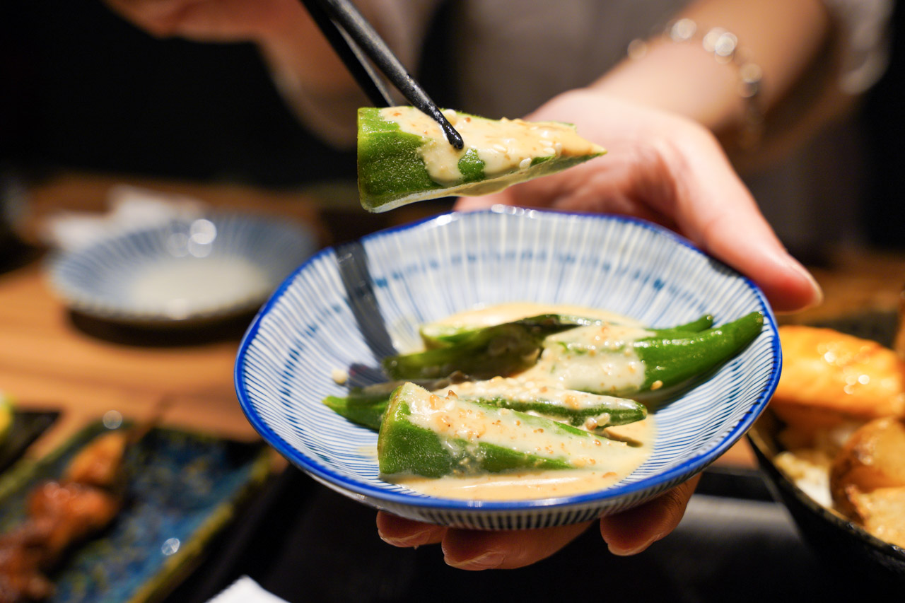 大河屋是一間結合日式居酒屋與屋台料理精神的日式餐廳，用日本燒肉職人的精神，嚴選新鮮食材，以獨門燒肉醬汁調製的大河屋燒肉丼飯廣受好評的，並搭配多款酒食串燒，沒想到在今天天母的大葉高島屋也開了一間分店，趁這機會來試吃看看！