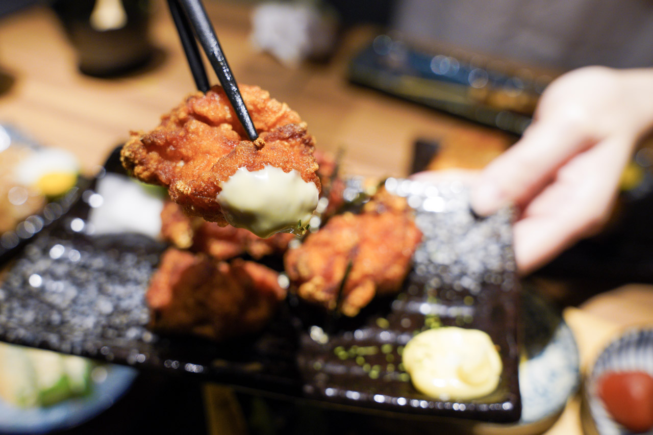 大河屋是一間結合日式居酒屋與屋台料理精神的日式餐廳，用日本燒肉職人的精神，嚴選新鮮食材，以獨門燒肉醬汁調製的大河屋燒肉丼飯廣受好評的，並搭配多款酒食串燒，沒想到在今天天母的大葉高島屋也開了一間分店，趁這機會來試吃看看！