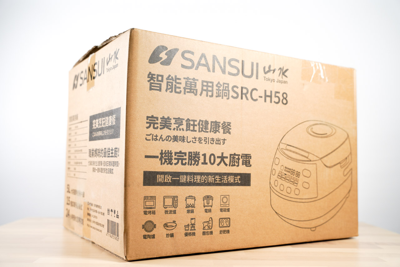 SANSUI山水智能萬用鍋SRC H58是一台有15種功能集於一身的廚房家電，堪稱廚房料理最佳幫手，5L的大容量足以應付大部分的家庭料理所需要的食材，利用先進的技術智能，控制時間與溫度，萬用鍋料理讓家裡的餐桌天天出好菜。