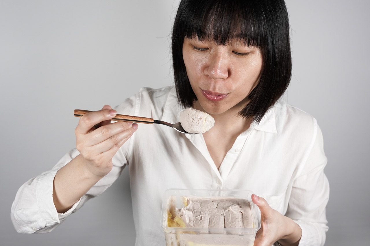 廢人小姐一直是芋頭類食物的愛好者，常常看到宅配美食或是團購美食有芋頭相關的食物通常不會手軟，這款來自是大甲臺灣芋頭酥之父「阿聰師的糕餅主意」的特濃芋頭重乳酪蛋糕跟芋泥寶盒(芋泥奶酪)看到後直接就秒下訂單！