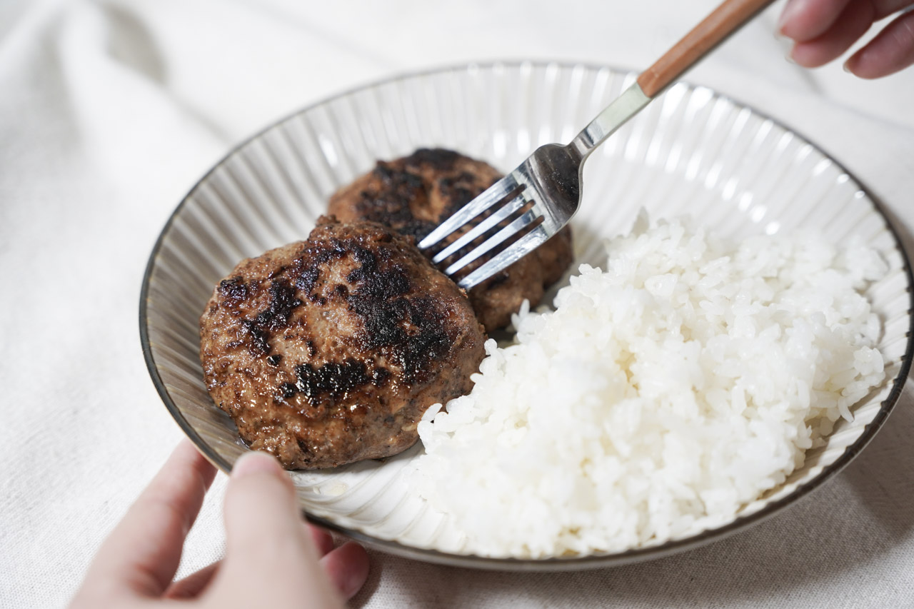 一直以來都很想要買一組食物調理棒，對料理技巧廢到不行的自己來說這是很好的料理輔助工具，最後終於入手了KINYO-多功能變速調理棒四件組 JC-35，三大功能和四種配件可以搭配多種料理，一定可以做出更多懶人料理。