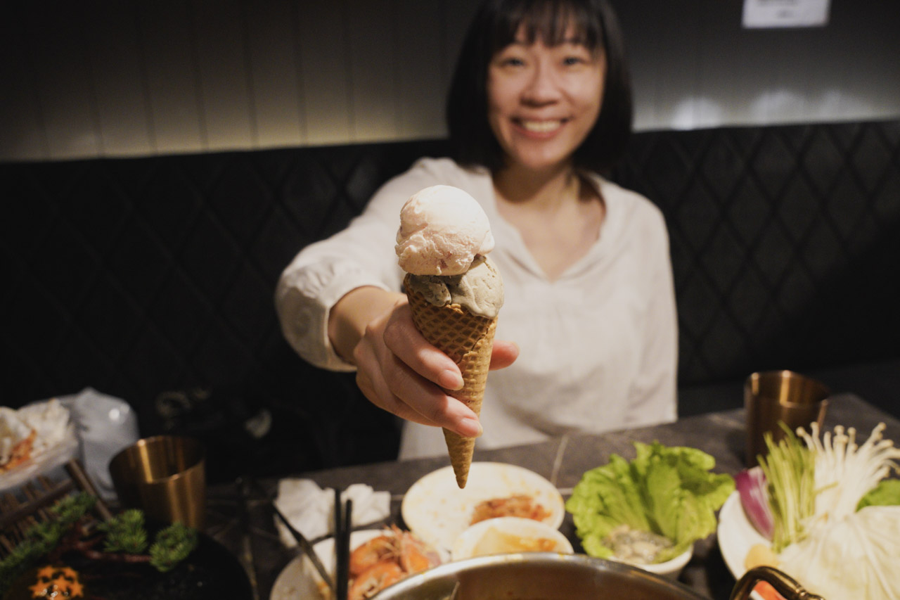 心心麻辣鍋平價和牛吃到飽，地點在民權西路站大橋頭附近，有超人氣的牛奶鍋及麻辣火鍋，Cold Stone冰淇淋，CP值很高相當划算喔，這間麻辣鍋店有3大特色，日本A5頂級黑毛和牛、起司牛奶小熊和七龍珠，吃肉吃個過癮又能拍照打卡吸睛百分百。