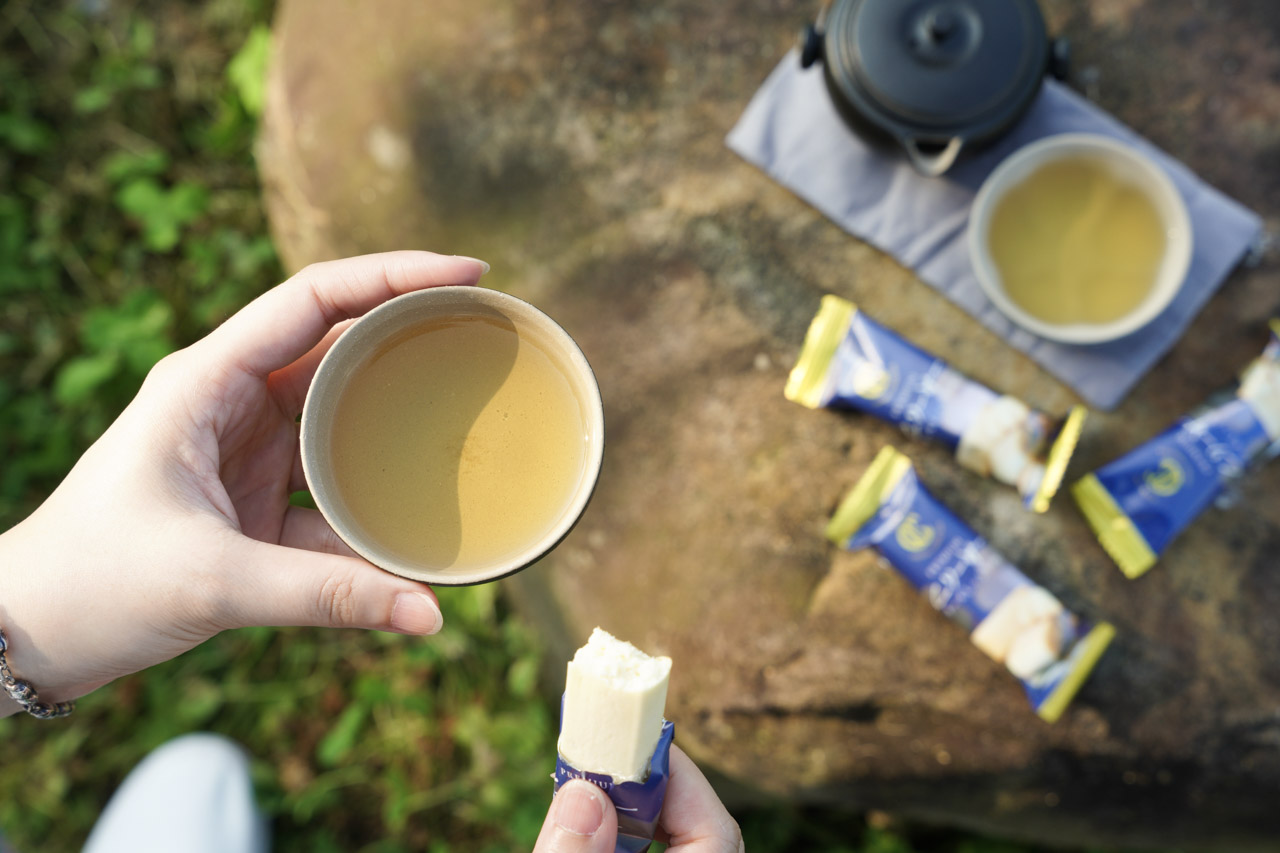 想在野外露營或是郊遊踏青時來杯好茶嗎？陸寶陶瓷 LOHAS Pottery 旅行茶具「知足常樂旅行組」把山竹融入了品茶生活樂趣中，以象徵富貴平安的「山竹」做為茶具設計靈感非常具有特色