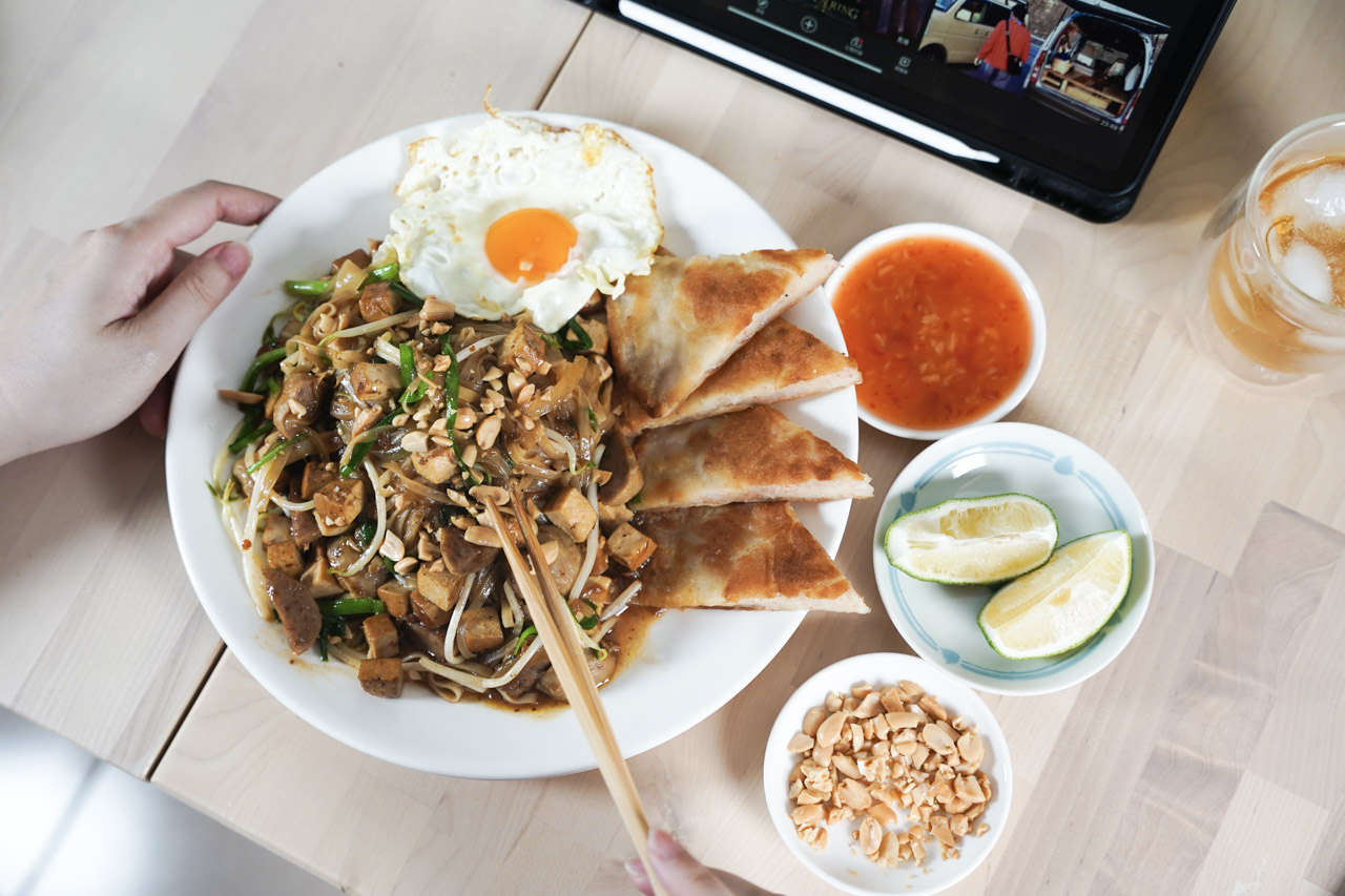 Mee Pan Dao 道地泰國料理即食包很意外如此簡單好吃，料理時加點配料立刻就可以達到正宗道地的泰國口味，我吃過一輪後真心推薦這款可以。