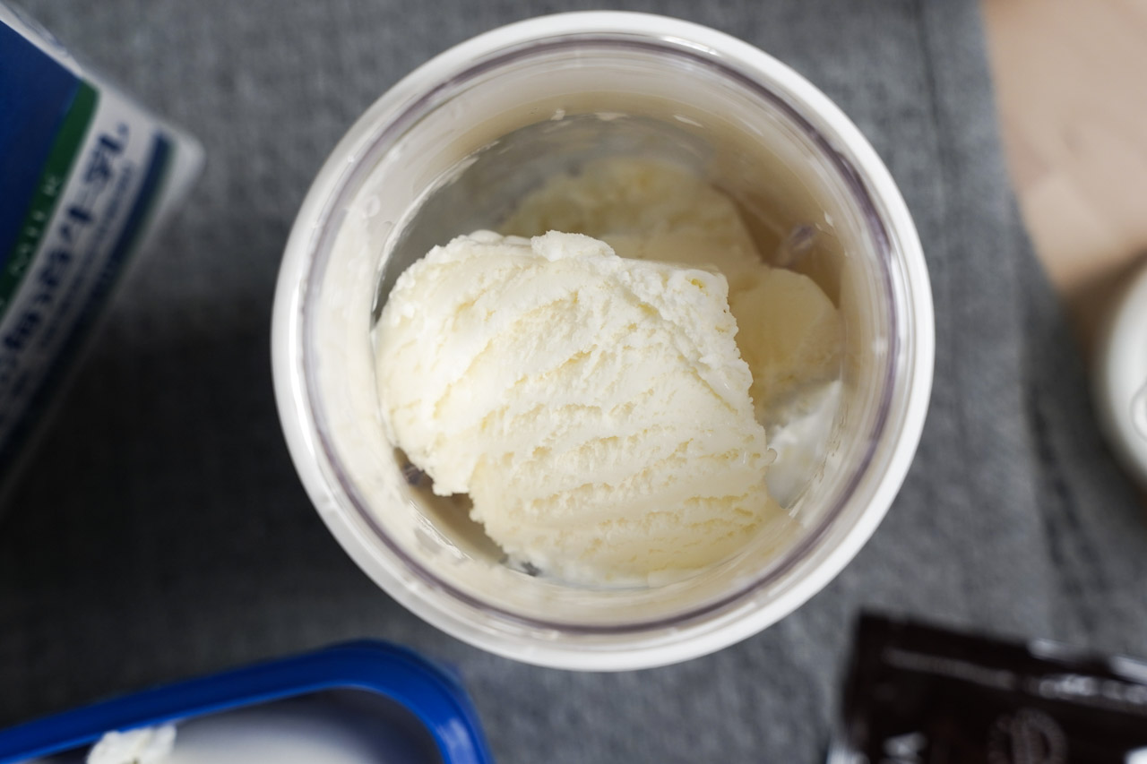 自己做冰淇淋或是打果汁，只要一台 Roommi Icy 隨行冰淇淋果汁機就搞定，這台無線果汁機稱為隨身飲品神器也不為過，擁有它隨時隨處都能自製果汁、奶昔、冰沙、冰淇淋，隨身小家電最推薦產品。
