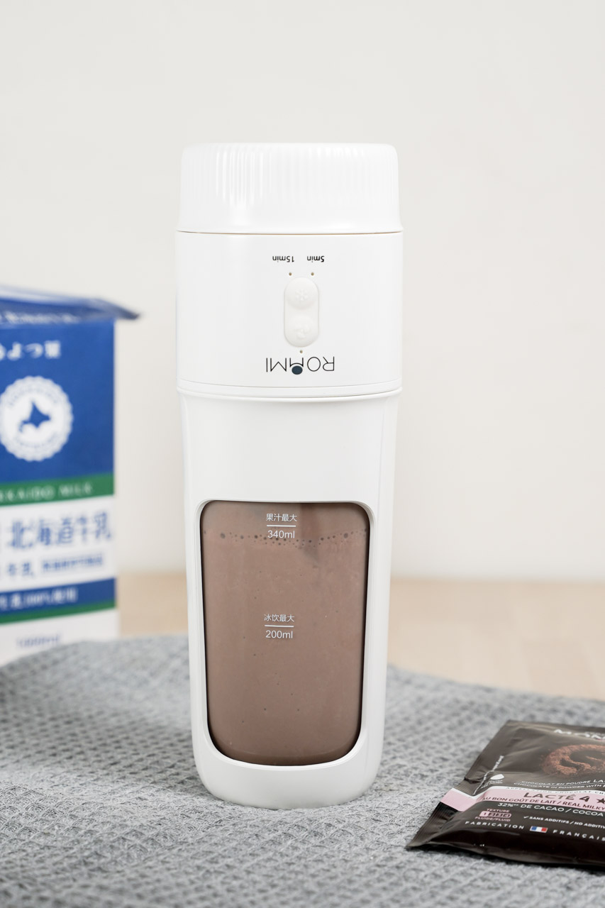 自己做冰淇淋或是打果汁，只要一台 Roommi Icy 隨行冰淇淋果汁機就搞定，這台無線果汁機稱為隨身飲品神器也不為過，擁有它隨時隨處都能自製果汁、奶昔、冰沙、冰淇淋，隨身小家電最推薦產品。