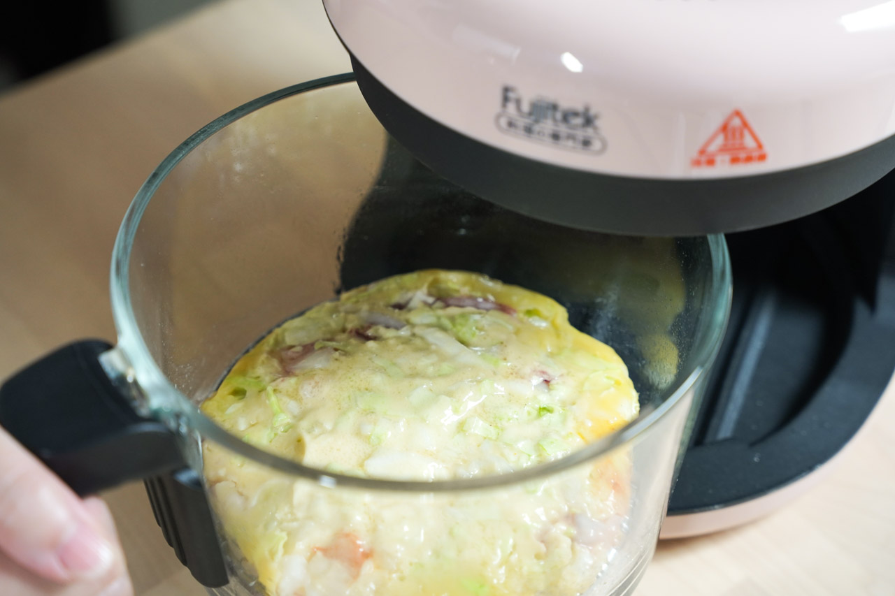 透明氣炸鍋正夯，氣炸料理過程看得見，不用擔心食物變焦黑，Fujitek 富士電通烤烤鍋 FT-AFG01 使用 3D 立體熱氣循環，加熱更快！美味看得見。
