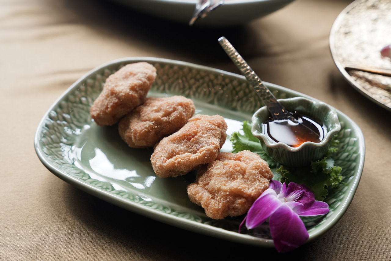 在樂泰 LOVE THAI 泰式餐廳整體用餐環境很舒適，精緻又帶有泰式特色的森林系店裝讓食物更加美味，裡面的服務人員態度親切，用餐感受更是加倍愉悅。