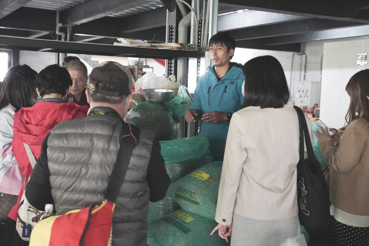 這次嘉義阿里山咖啡莊園之旅，我們在鄒族的樂野部落吃喝玩樂，也吸收到更多咖啡知識，久久沒有拋開工作遠離都市來趟輕旅行，如果大家跟我一樣喜愛咖啡，那推薦利用週末2天1夜的時間安排一趟台灣咖啡莊園知性之旅。