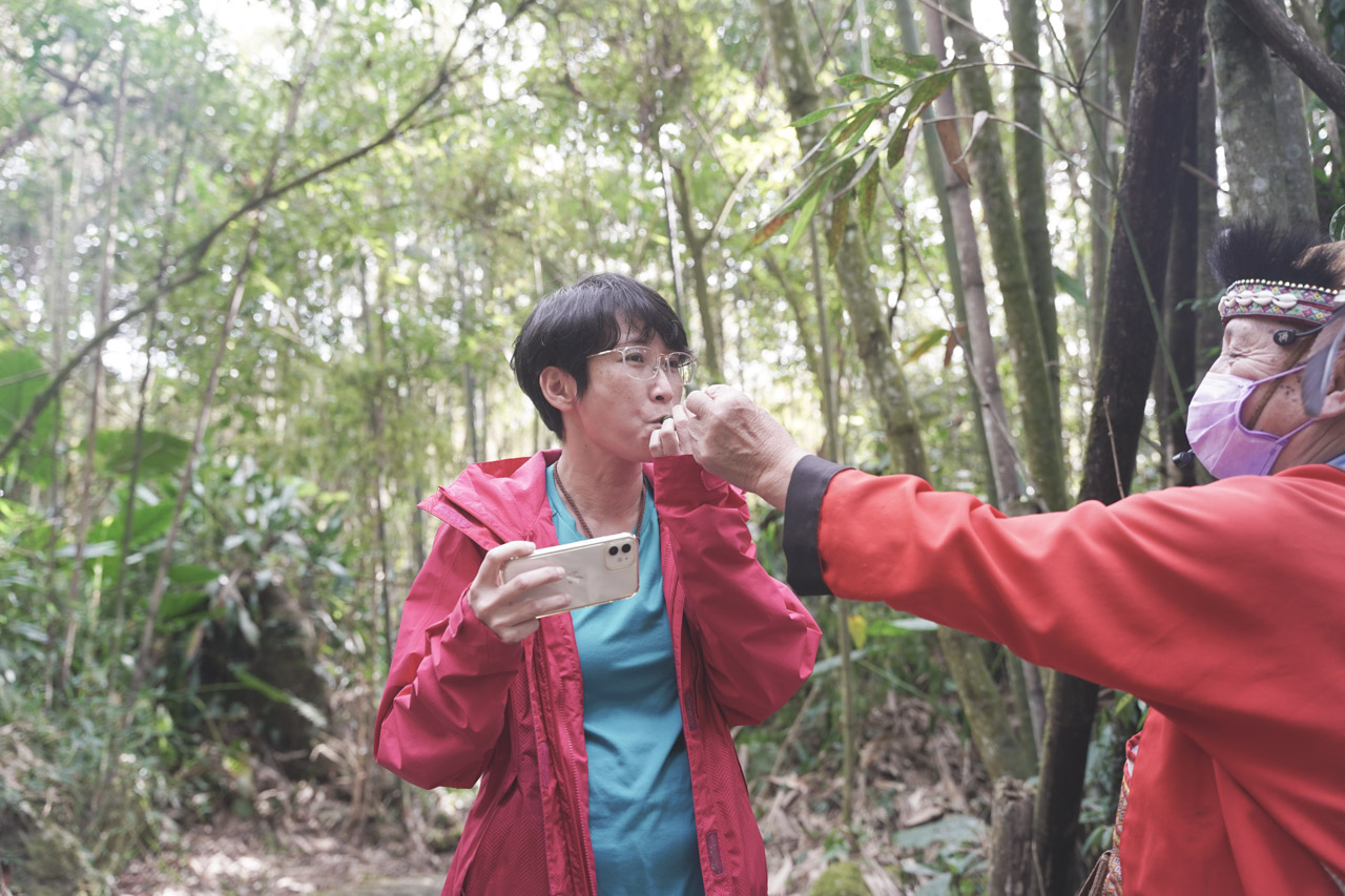 這次嘉義阿里山咖啡莊園之旅，我們在鄒族的樂野部落吃喝玩樂，也吸收到更多咖啡知識，久久沒有拋開工作遠離都市來趟輕旅行，如果大家跟我一樣喜愛咖啡，那推薦利用週末2天1夜的時間安排一趟台灣咖啡莊園知性之旅。